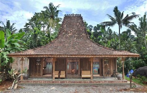 Rumah adat betawi memiliki sejarah dan filosofi arsitektur tersendiri yang memikat. Sejarah dan Keunikan Rumah Adat Joglo - Alindra Bangunan
