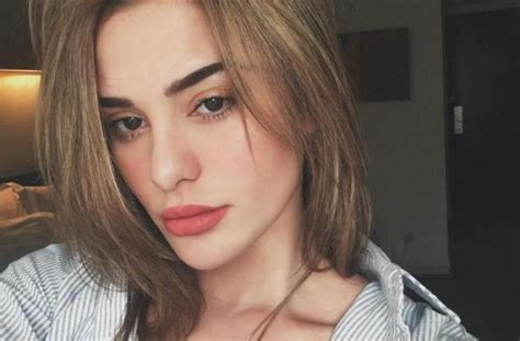 Tiada henti berdebar hati ini! 5 Gaya Seksi Nora Alexandra, Wanita yang Dekat dengan ...