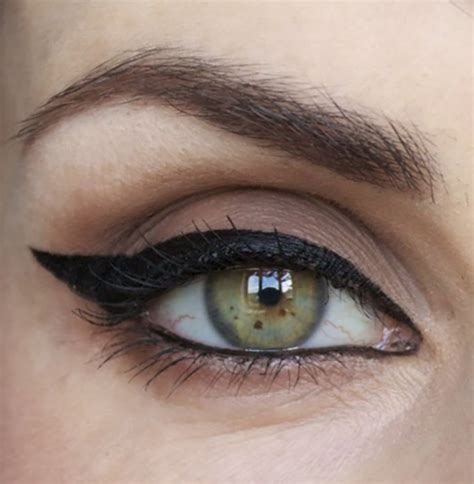 How to apply eyeliner to big round eyes. Expert Shares How to Do Eyeliner Based on Your Eye Shape