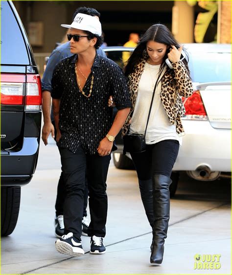 Bruno Mars And Girlfriend Jessica Caban Catch Adele In Concert Photo 3733348 Bruno Mars Photos