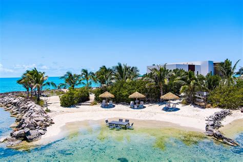 5 Bedroom Oceanfront Home for Sale, Turtle Tail Drive, Providenciales