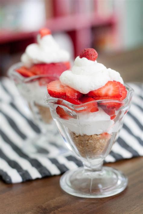 Strawberry Pretzel Dessert Cups