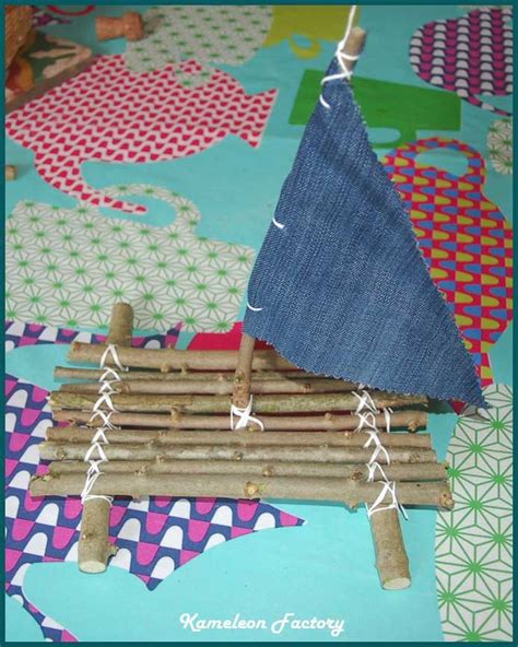 Voici une nouvelle idée de bricolage amusant à réaliser avec les enfants : Un bateau avec des branches, de la ficelle et une chute de tissu - BLOGUERIE du KAMELEON FACTORY ...