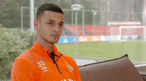 Genoa (on loan from sassuolo). Gianluca Scamacca: Italiaanse bravoure bij PSV - YouTube