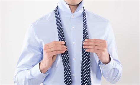 Der onassis krawattenknoten ist nach aristotle onassis benannt. Krawatte binden - Schritt-für-Schritt Anleitung P&C Online ...