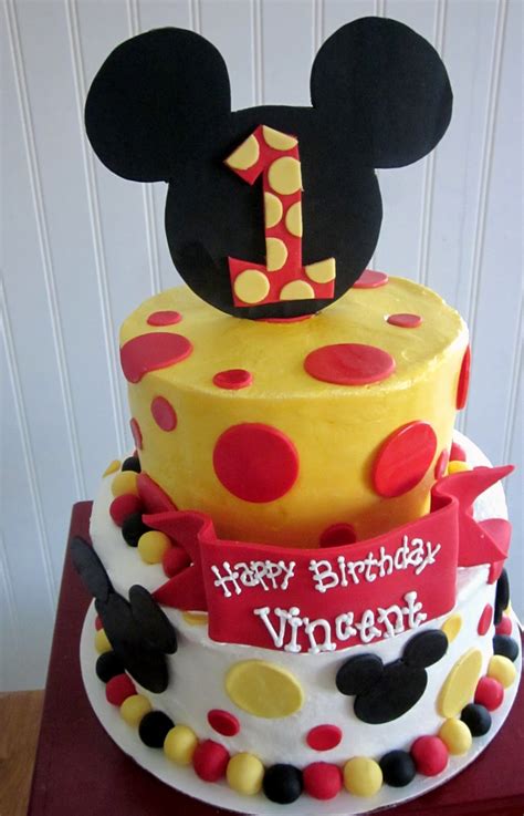 Here're 12 the cutest first birthday cakes everrr to swoon! Darlin' Designs: Mickey Mouse First Birthday Cake and ...