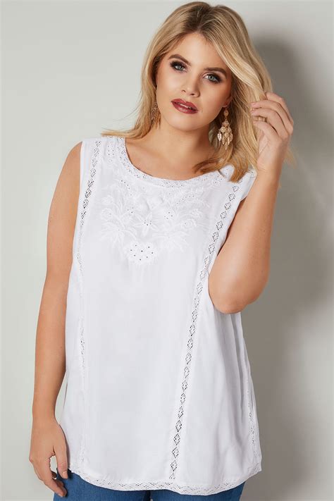 Next day delivery & free returns available. Witte mouwloze top met geborduurde bloemenprint, maten 44 - 54