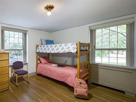 Перевод слова dormitory, американское и британское произношение, транскрипция, словосочетания, примеры использования. Madeira School Dormitory Renovation and Addition « Bowie ...