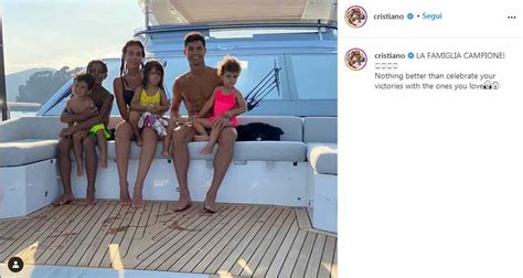 Cristiano Ronaldo sullo yacht FOTO: lo spot involontario a Celle Ligure