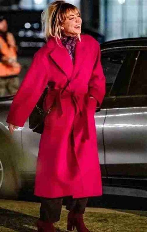 The Flight Attendant S02 Cassie Bowden Pink Trench Coat Mlj
