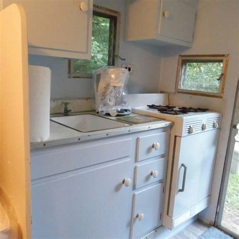 Kitchen cabinet refinishing and refacing services give homeowners the option of changing or restoring the appearance of their kitchen and bathroom cabinets without the cost and inconvenience of replacing the entire cabinet set. Pin by Barb Balchus on Camper Restoration | Home decor ...