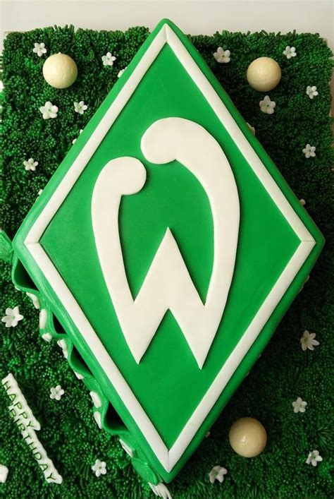 Werder bremen hat nach den verletzungsbedingten auswechslungen von angreifer davie selke (26) und innenverteidiger ömer toprak (31) während der partie bei hertha bsc (4:1) leichte entwarnung. SV Werder Bremen Torte zum 30. Geburtstag | Werder bremen, Sv werder, Bremen