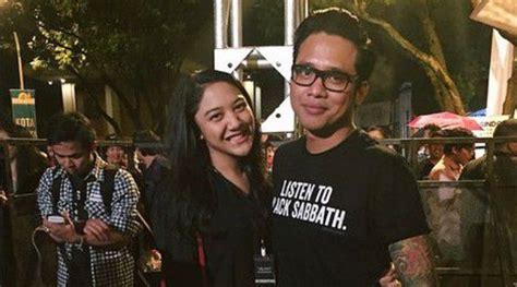 Setelah hubungannya kandas dengan putri tanjung, gofar dikabarkan menjalin hubungan dengan wika salim dan hubungan keduanya menjadi santapan media. Gofar Hilman 'Midnight' Akui Pacari Putri Mantan Menteri ...