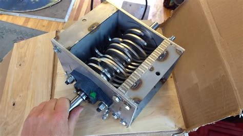 Includes plunger to help keep your hands out of harms way. Precious Plastic Shredder V3 hand turning - YouTube