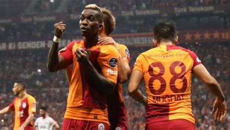 Join the discussion or compare with others! Galatasaraylı Onyekuru, Başkan Weah'a karşı oynadı