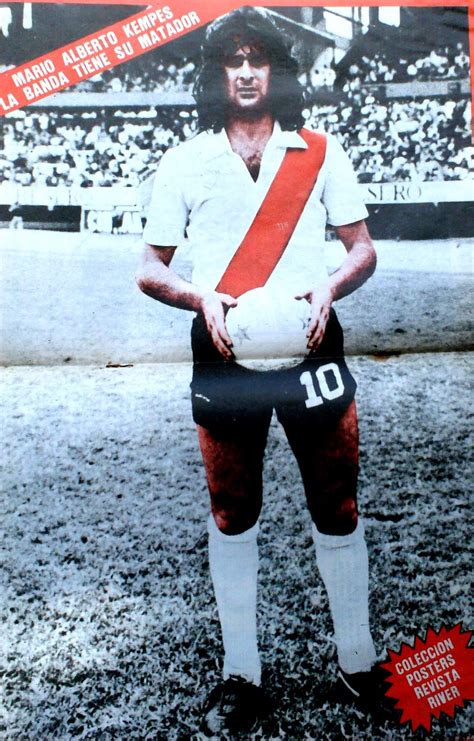 Apodado el matador, jugaba de delantero. casosycosasriverplatenses