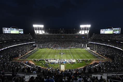 Raiders Coliseum Board To Discuss Playing In Oakland In 2019 Nbc Bay