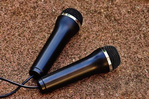 10 Best Wireless Microphones For Karaoke [2021 Reviews]