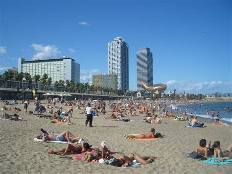 World's 5 Best Urban Beaches - Tourist Destinations