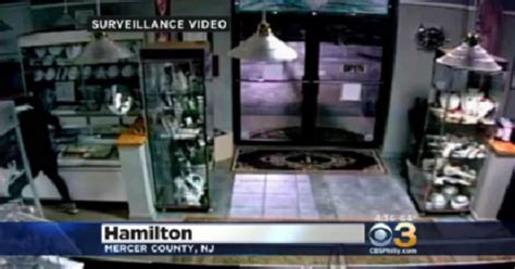 Jewelry Heist Caught On Camera In Nj Thousands In Jewelry Stolen From Smashed Display Cases