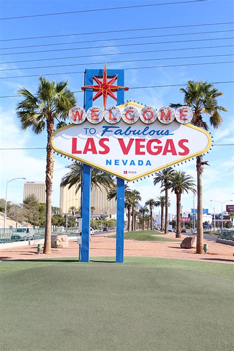 Aktivitäten in der nähe von welcome to fabulous las vegas sign. Iconic Las Vegas Sign Turns 60 - Nevada Magazine