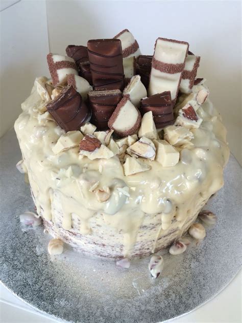 Admin ağustos 8, 2020 kuchen leave a comment 8 views. Kinder Bueno White chocolate cake with whole nuts & choc ...
