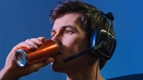 What Really Happens To Your Body When You Drink Caffeine While Gaming