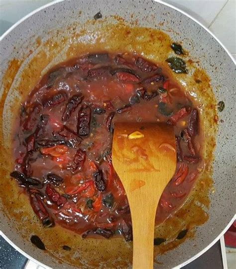 Bermacam versi ayam goreng boleh dijumpai di malaysia seperti ayam goreng berempah, ayam penyet, ayam goreng mcd, ayam 6 ketul ayam. Ayam Masak Cili Kering Stail Cina Muslim. Resipi Lengkap ...