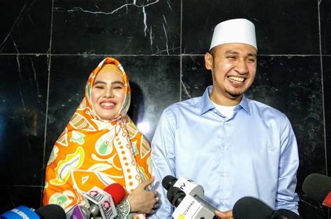 Penyanyi yang popular dengan lagu semakin, siti sarah raisuddin menafikan dakwaan segelintir pihak dirinya. Kartika Putri Berencana Diet Mayo Untuk Menunjang Program ...