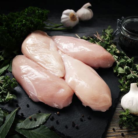 Of cooked skinless chicken breast contains 100 calories, zero grams of carbohydrate, and 1. How much does a chicken breast weigh - Go Guru