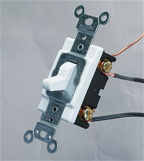 Can someone explain a cicuit layout for a 220v light circuit with one single pole switch and one with 2 three pole switchs? Wiring a single-pole switch - Fine Homebuilding