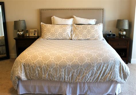 Learn all about the different styles of upholstered headboards and how you can design the bedroom of your dreams. sugar & spice: DIY: upholstered headboard