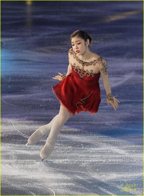 Yuna Kim Sheds Tears After Hanging Up Ice Skates Photo Photo