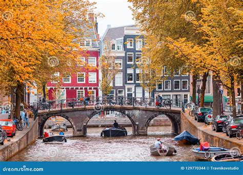 Mooi Kanaal In De Oude Stad De Provincie Van Van Amsterdam Nederland