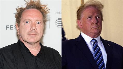 O Sex Pistol Johnny Rotten στο πλευρό του Τrump Κουρδιστό Πορτοκάλι