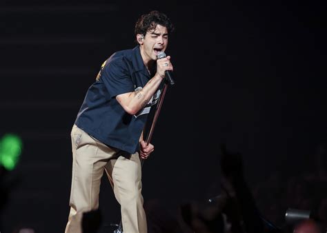 Joe Jonas Sings Sophie Turner Love Song Despite Looming Divorce