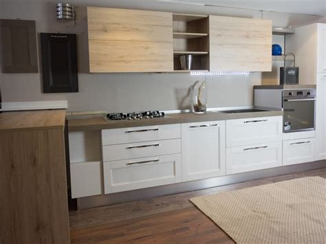 La artigiana legno produce mobili su misura per privati e per progettisti tra cui cucine in stile, armadi moderni e articoli per l'arredo del bagno, porte, finestre agenzia funebre quaranta vincenzo & figlio di michele quaranta a joppolo (vibo valentia) offre servizi funebri completi e disbrigo di pratiche. cucina moderna legno white e rovere in offerta convenienza ...