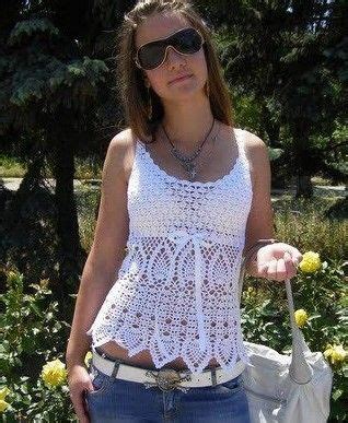 Not just for festivals, the latest crochet tops are perfect with classic denim jeans, your favorite maxi skirt or matching shorts + 50% off your 1st order! Tops et leurs grilles gratuites , au crochet ! | Vêtements ...
