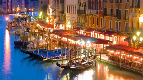 Venice is an enchanting city built on 118 islands linked together by over 400 bridges. Venice Vacations 2017: Package & Save up to $603 | Expedia