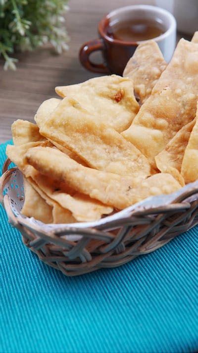 Makanan yang satu ini sangat cocok dijadikan sebagai cemilan saat donat adalah makanan ringan yang digoreng yang dibuat dari adonan tepung terigu, telur, gula dan mentega. Keripik Bawang ~ Resep | Resep di 2020 | Cemilan, Resep ...