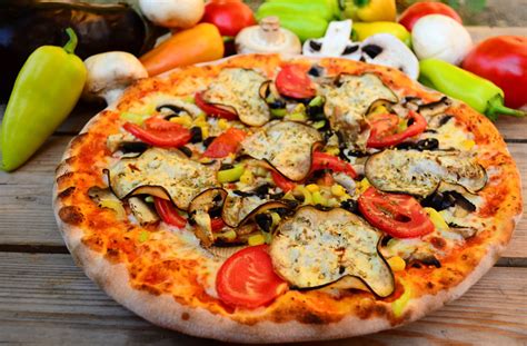 Ci sono diverse tecniche professionistiche per stendere la pizza napoletana: La Pizza Light - Silvio Cicchi