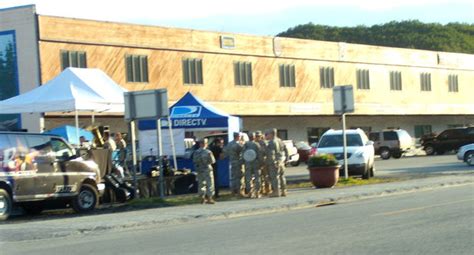 Martin est détenu et torturé par valdez, qui veut lui extorquer des aveux. Valdez Gold Rush Days | Photo