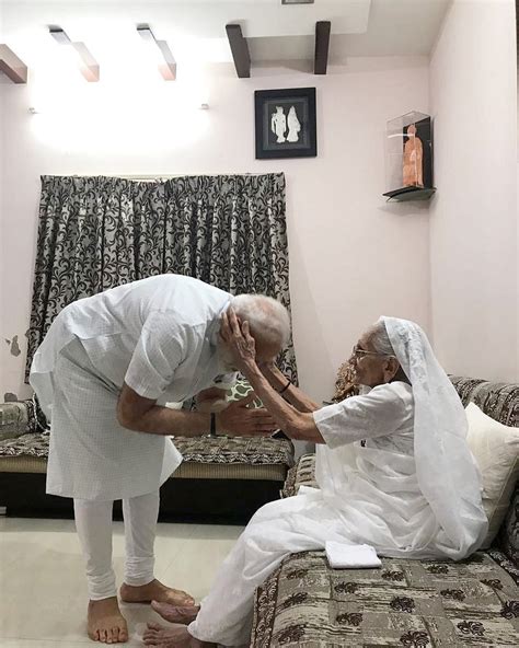 Pm Modis Mom Hirabas 100th Birthday These Photos Of Mother Son Duo