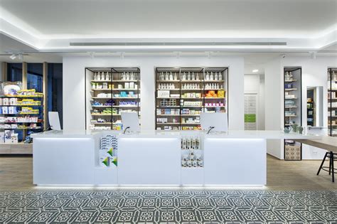 Farmaci, cosmetici, integratori, creme viso e tanto altro. Mostradores para farmacia - Inside Pharmacy