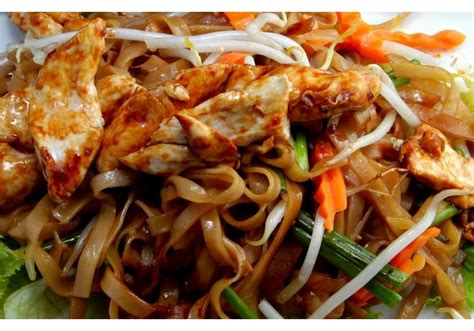 Nouilles de riz sautées au poulet Phad Thaï