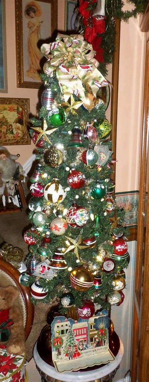 See more ideas about antique decor, antiques, decor. An "Old Fashioned" Christmas in the Living Room, Part 2 ...