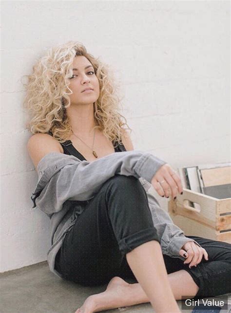 Tori Kelly Curly Hair Tori Kelly Hair Curly Hair Styles Naturally