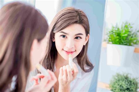 5 Rekomendasi Obat untuk Mengatasi Bibir Pecah-Pecah | Saya Sehat