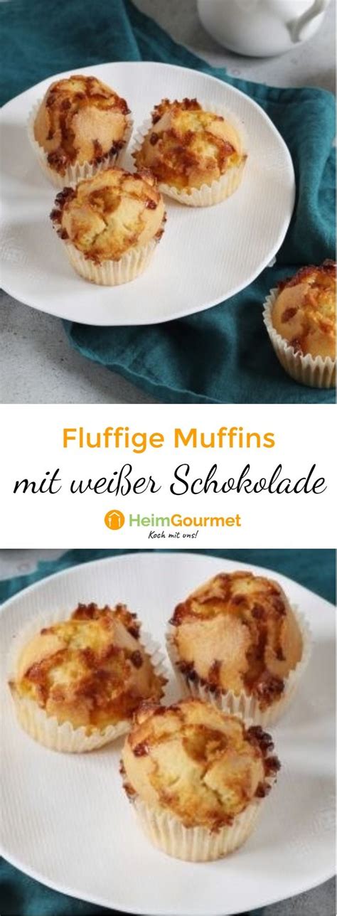 Fluffige Muffins mit weißer Schokolade