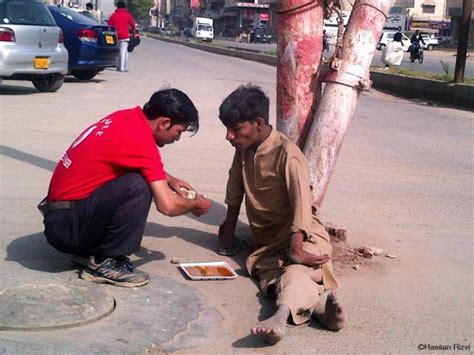 Runner Helps Out A Competitor Amazing Acts Of Human Kindness 10 Pics
